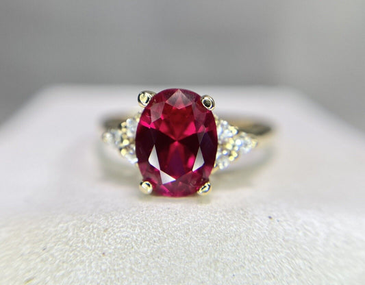 Vintage 14k Yellow Gold Oval Shape Red Ruby Round Classic Diamond Ring