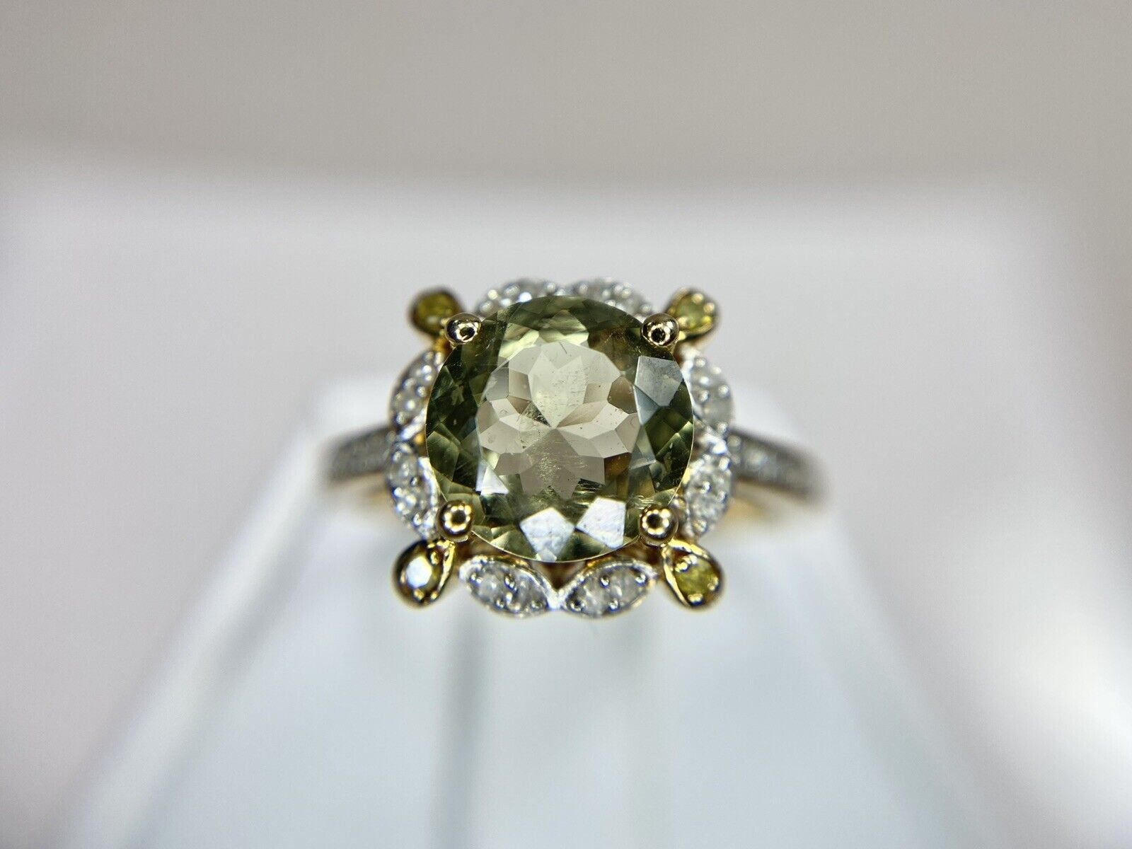 Vintage 14k Yellow Gold Signed Round Green Peridot Diamond Halo Ring