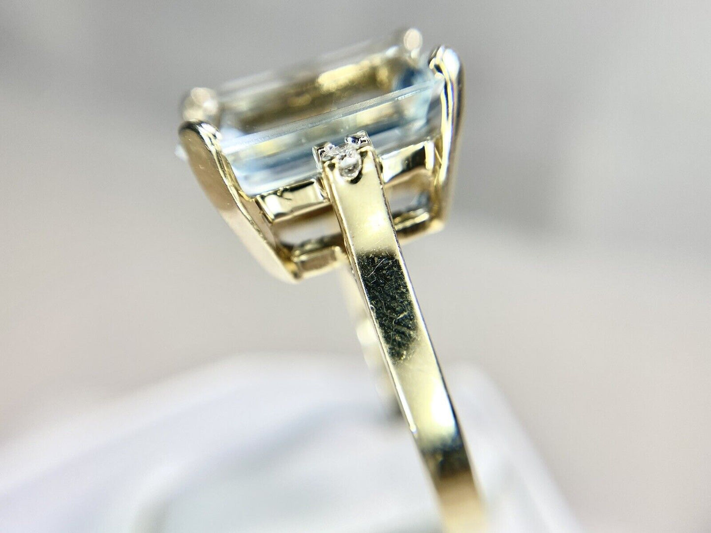 Vintage 10k Yellow Gold Emerald Cut Aquamarine Round Diamond Ring