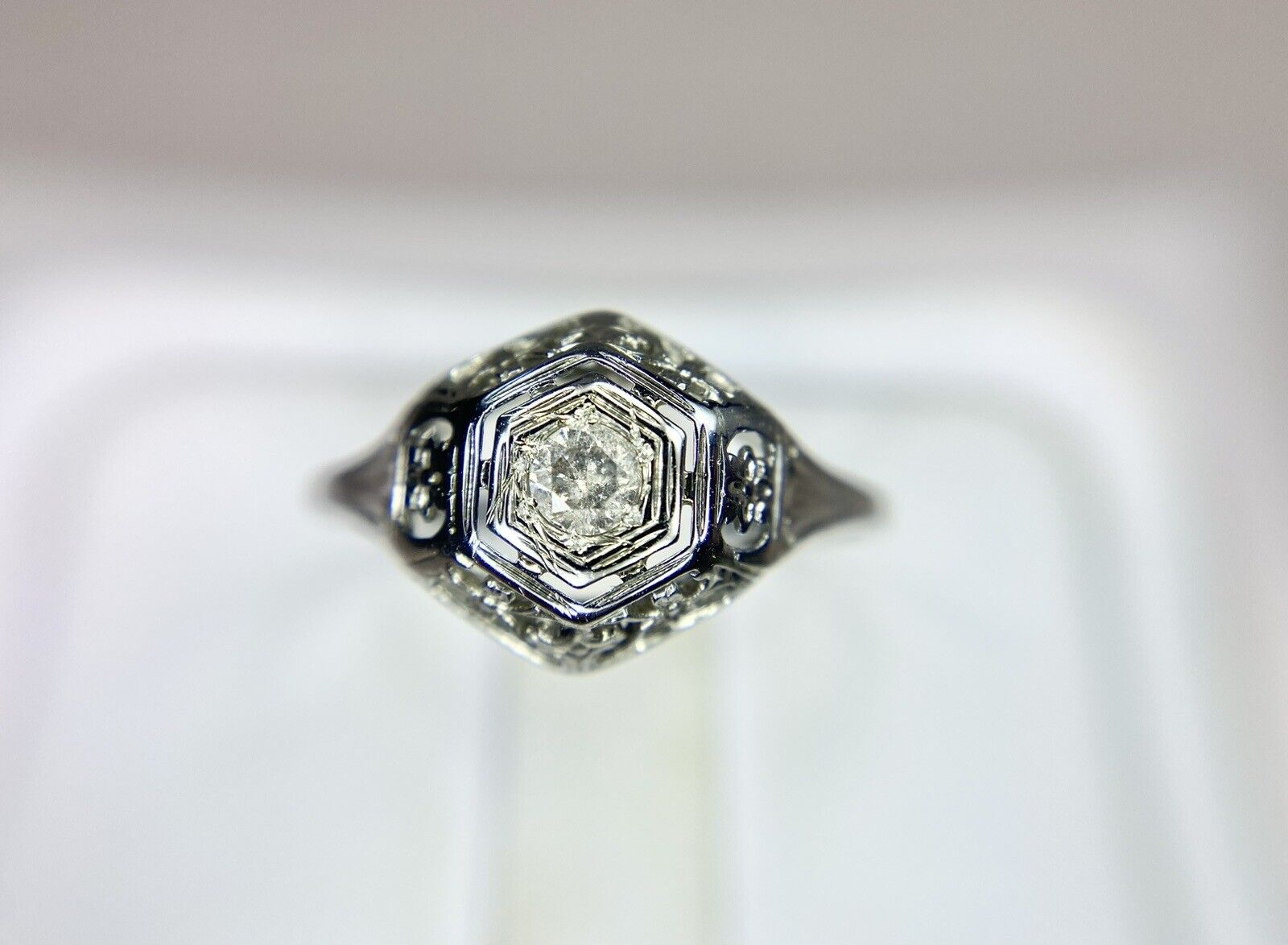 Vintage Art Deco 18k White Gold Natural Round Diamond Small Filigree Ring