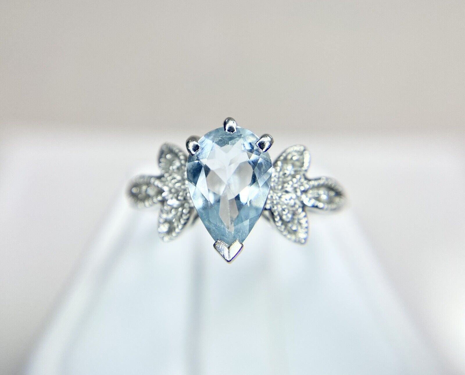 Vintage 14k White Gold Pear Shape Light Blue Topaz Round Diamond Ring