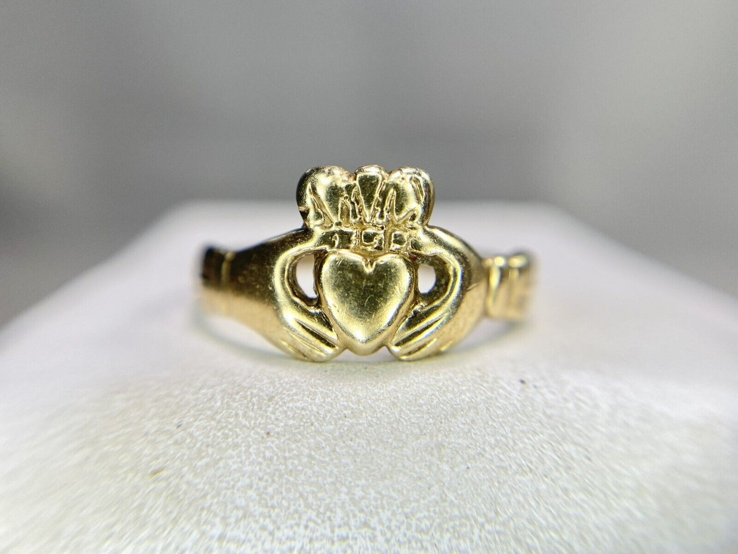 Vintage 10k Yellow Gold Claddagh Irish Classic Heart Shape Ring