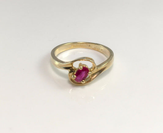 Estate 10k Yellow Gold Oval Shape Pink Tourmaline Solitaire Small Ring