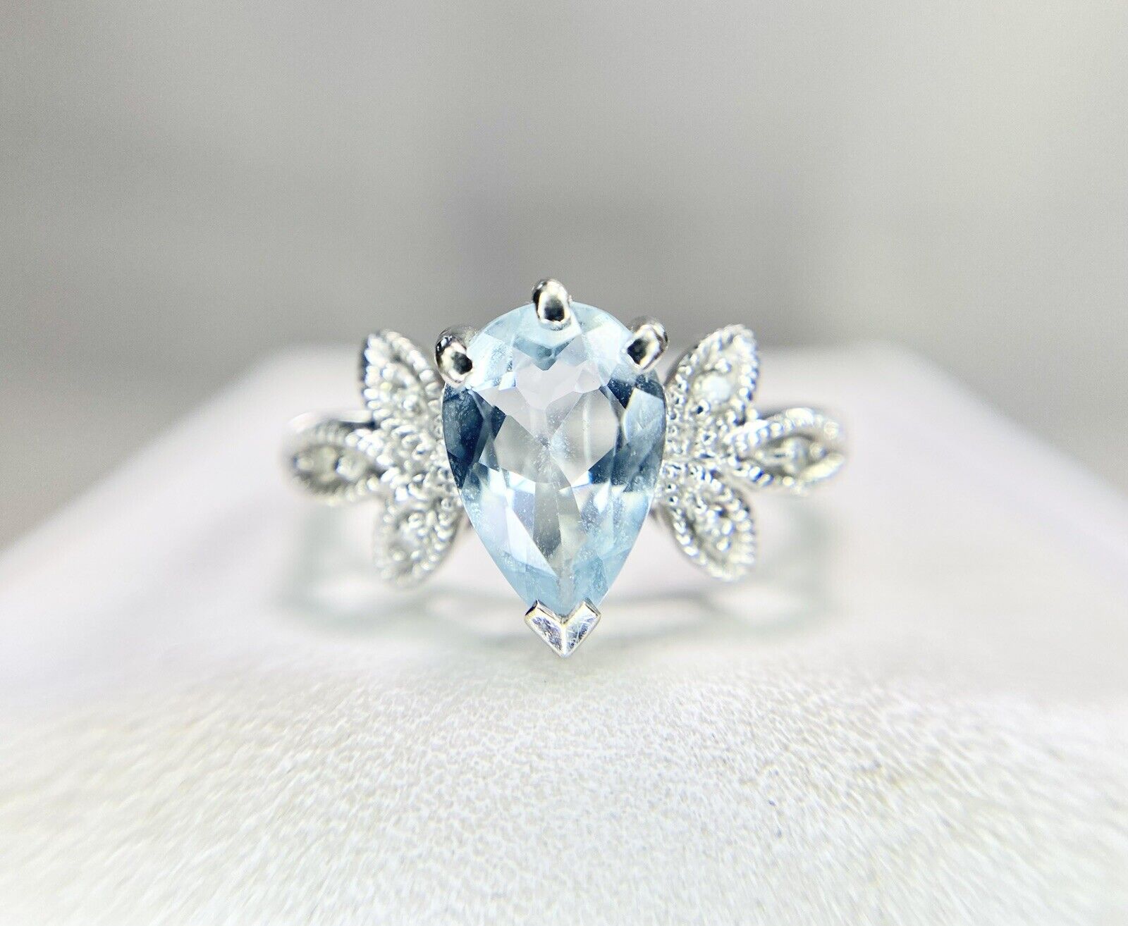 Vintage 14k White Gold Pear Shape Light Blue Topaz Round Diamond Ring