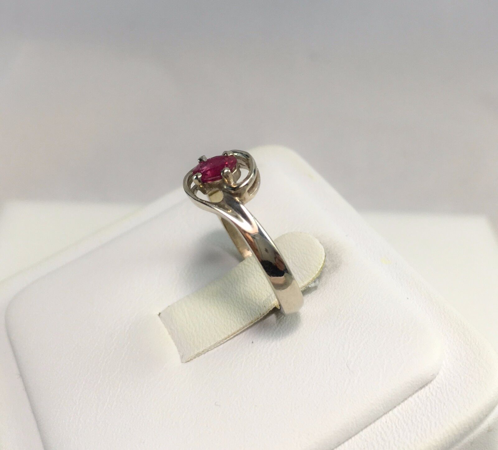 Estate 10k White Gold Oval Shape Pink Tourmaline Small Solitaire Ring 1/4 Ct