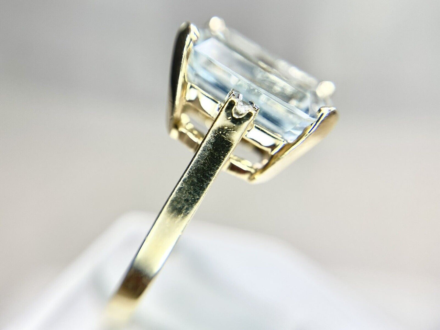 Vintage 10k Yellow Gold Emerald Cut Aquamarine Round Diamond Ring