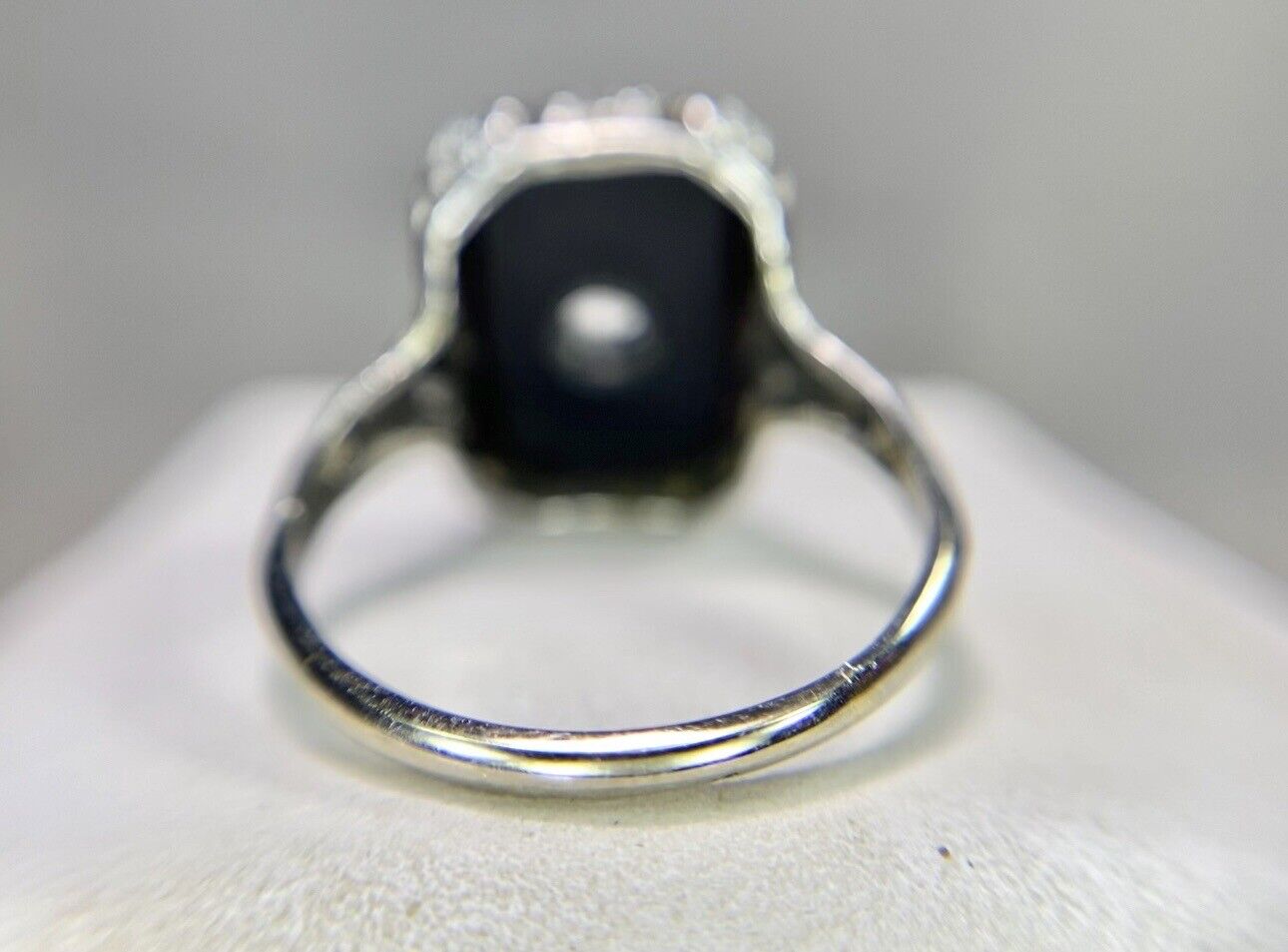 Vintage Art Deco 18k White Gold Sapphire Black Onyx Filigree Cocktail Ring