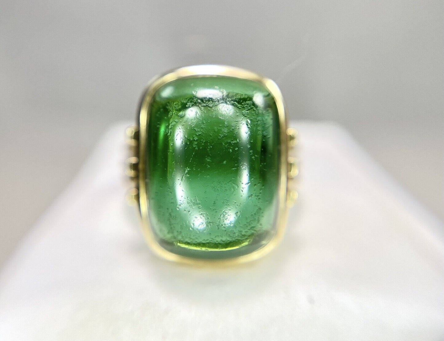 Vintage 18k Yellow Gold Natural Green Tourmaline Cabochon Bezel Set Ring