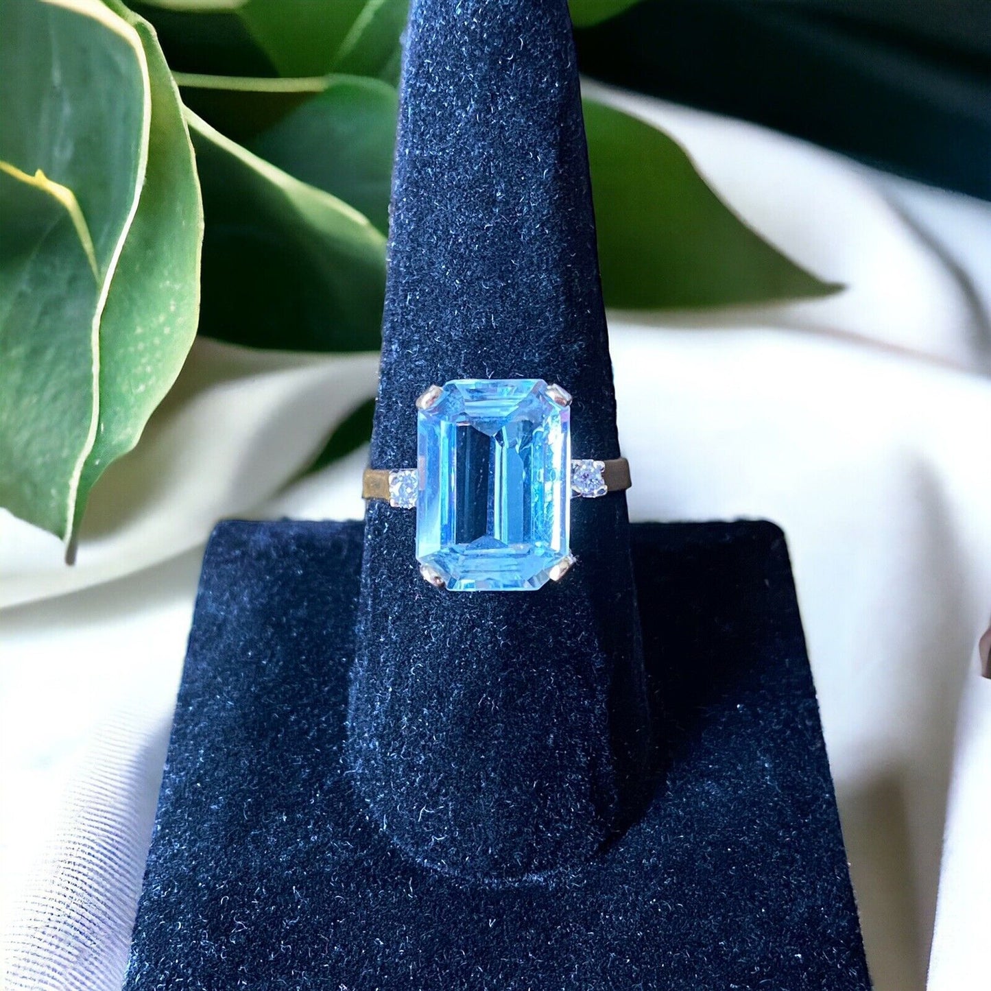 Vintage 10k Yellow Gold Emerald Cut Aquamarine Round Diamond Ring