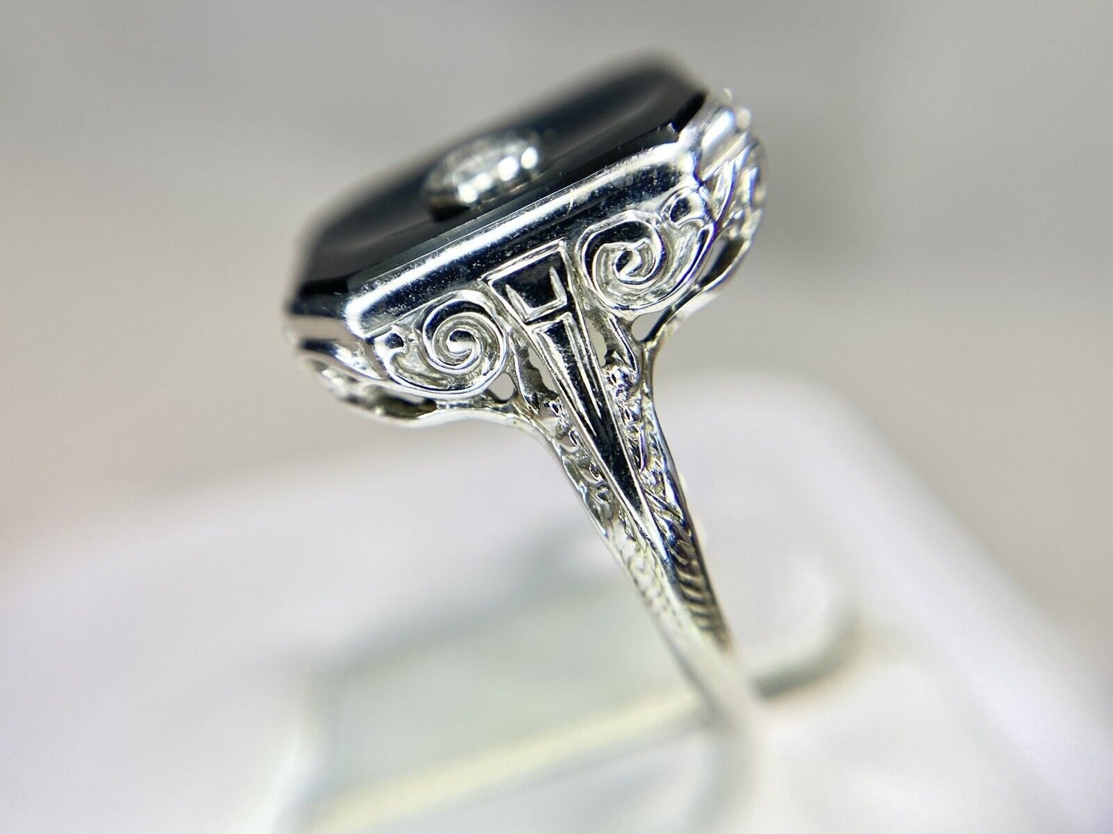 Vintage Art Deco 18k White Gold Sapphire Black Onyx Filigree Cocktail Ring