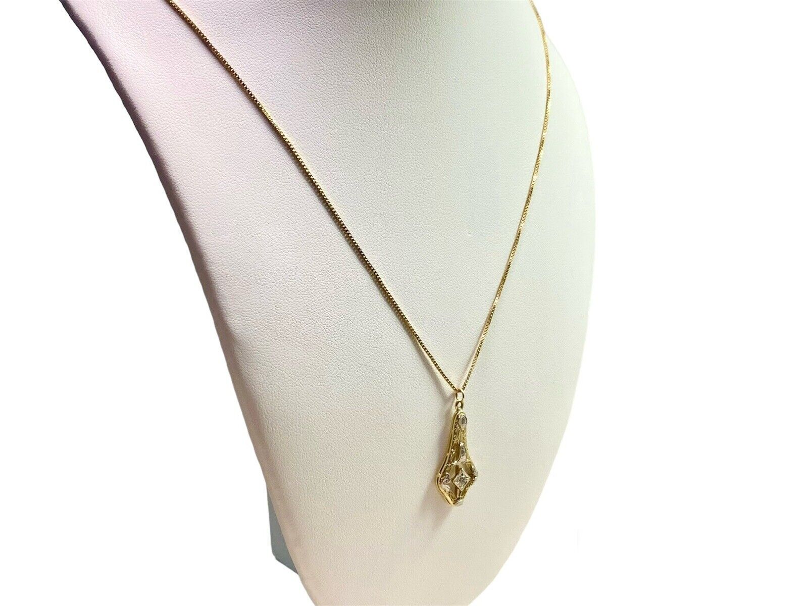 Vintage Art Deco 14k Yellow Gold Round Diamond Filigree Pendant Necklace