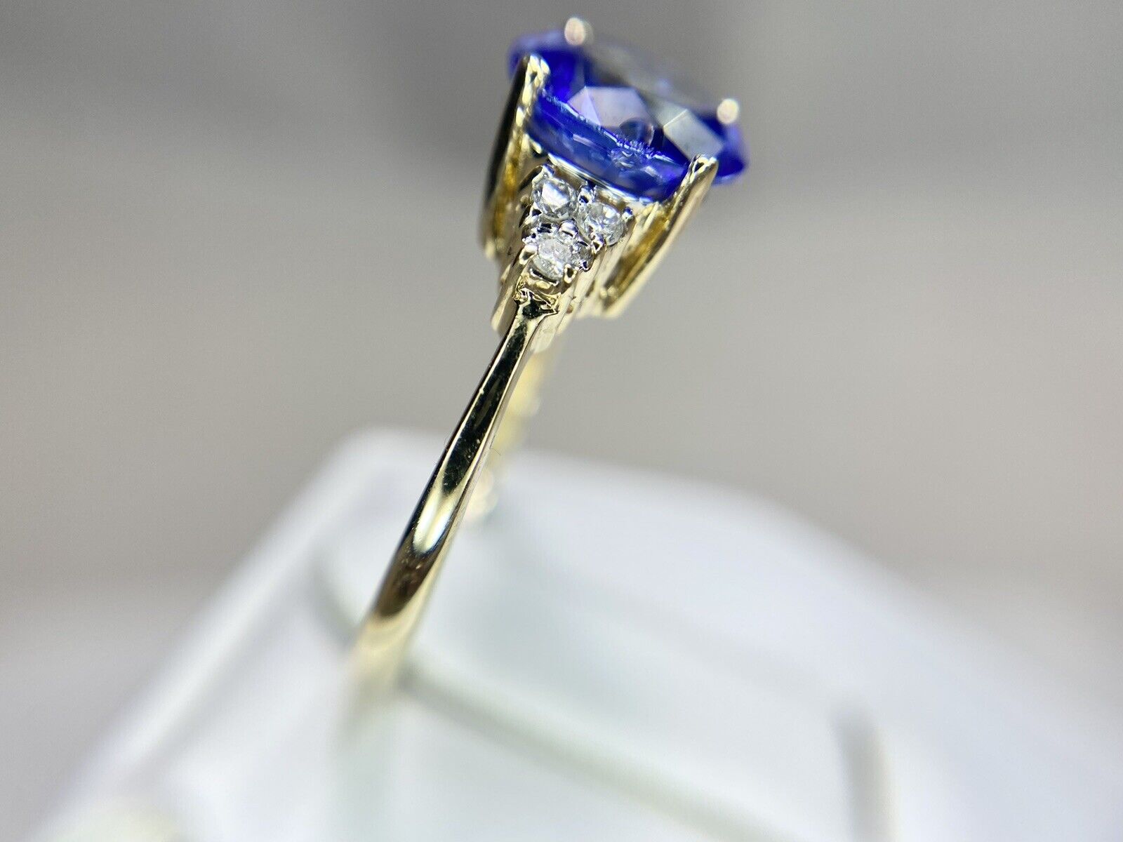 Vintage 14k Yellow Gold Round Tanzanite Natural Diamond Ring