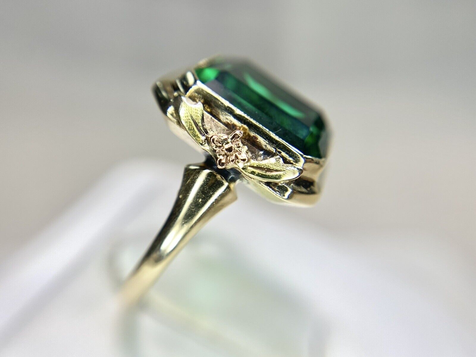 Vintage Art Deco 14k Yellow Gold Handcrafted Green Emerald Bezel Set Ring