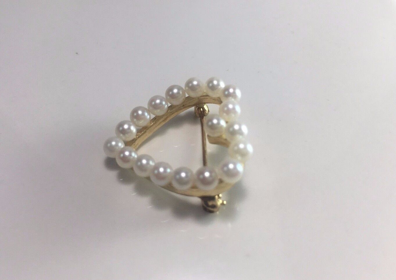 Vintage 14k Yellow Gold White Round Cultured Pearl Heart Brooch Pin