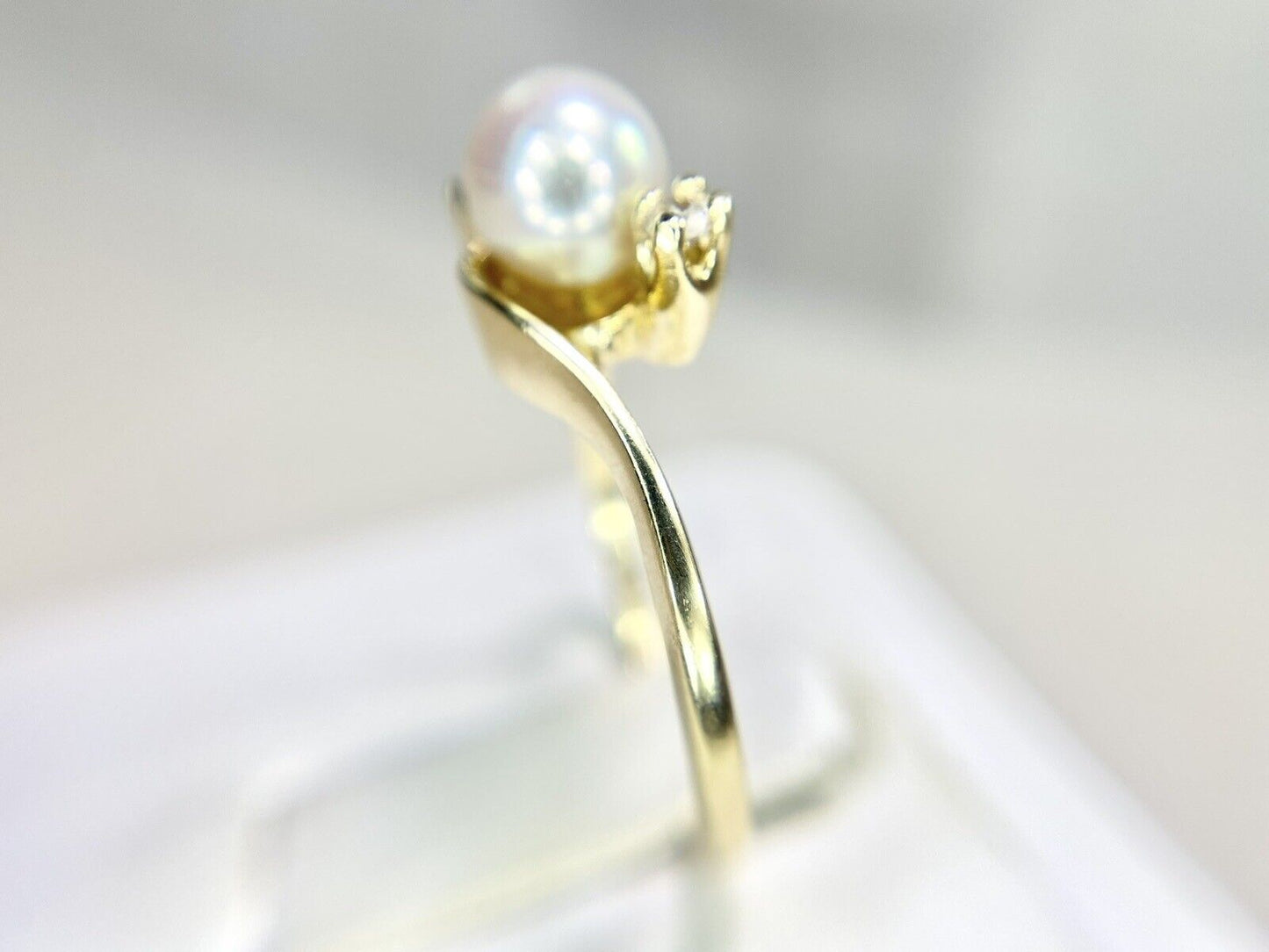 Vintage 14k Yellow Gold Round White Pearl Diamond Bypass Ring