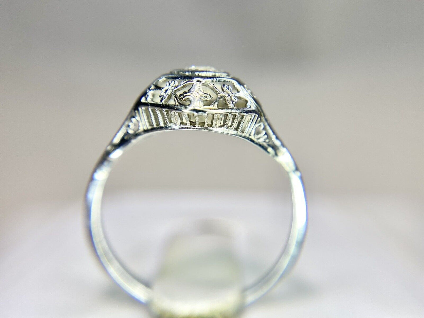 Vintage Art Deco 18k White Gold Natural Round Diamond Small Filigree Ring