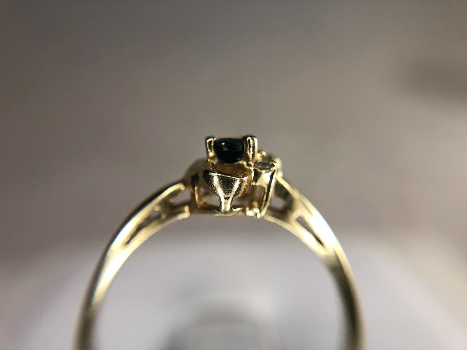 Estate 10k Yellow Gold Pear Shape Blue Sapphire Round Diamond Ring 