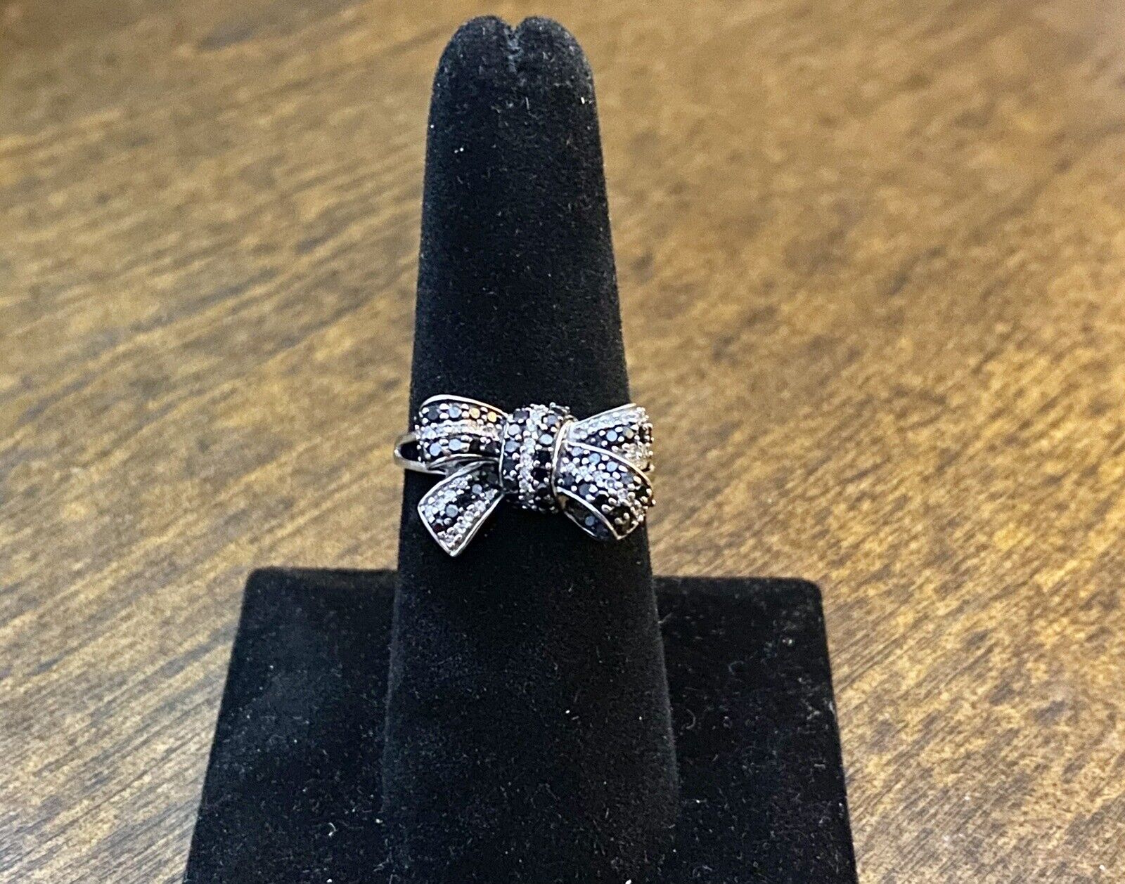 Vintage 10k White Gold Natural Round Black Diamond Ribbon Cocktail Ring