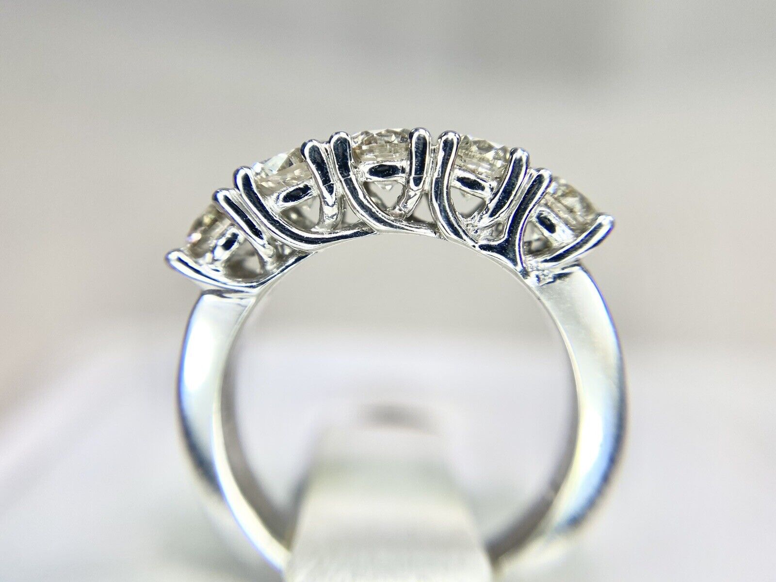 14k White Gold Natural Round Brilliant Diamond Wedding Band Ring