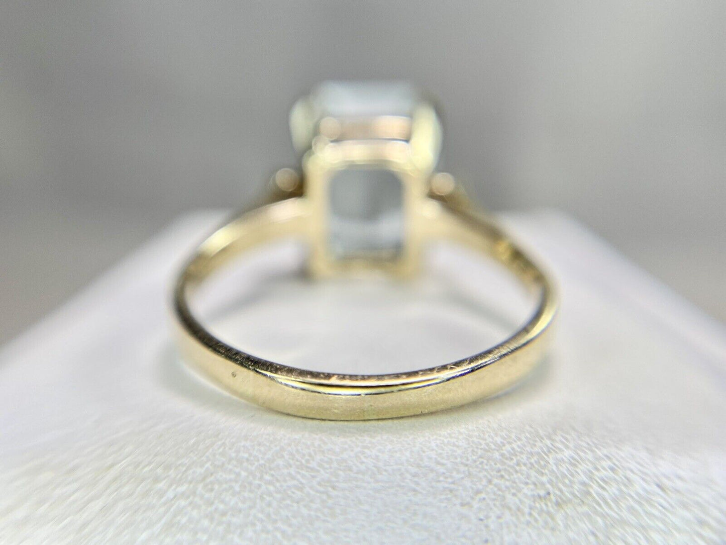 Vintage 10k Yellow Gold Emerald Cut Aquamarine Round Diamond Ring