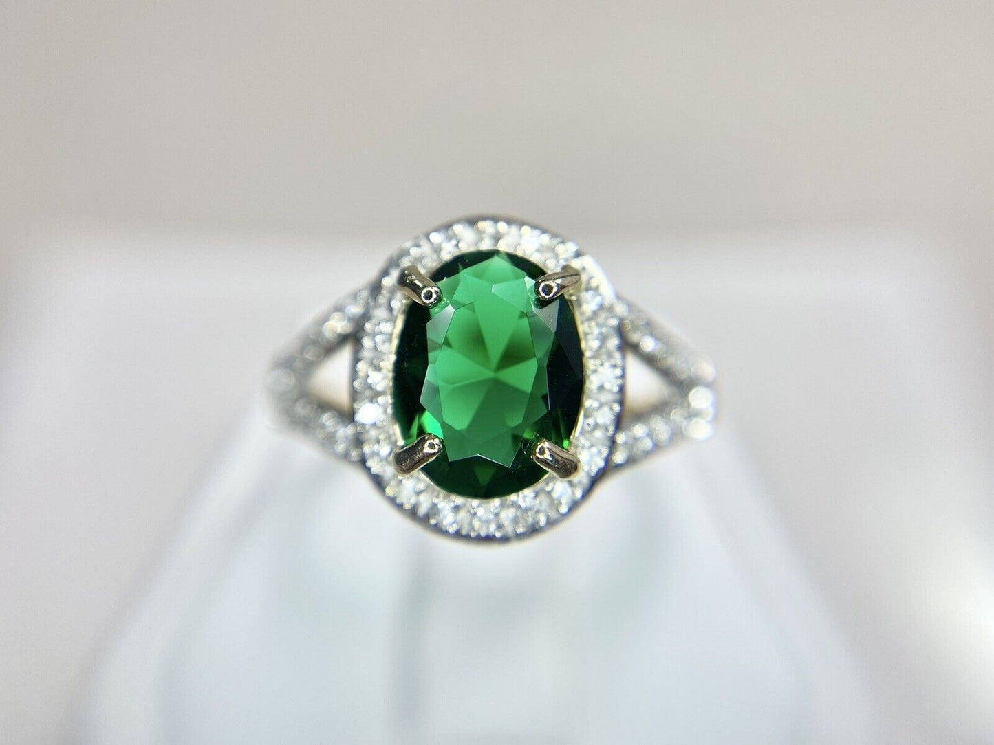 Vintage 14k Yellow Gold Oval Shape Green Garnet Round Diamond Halo Ring