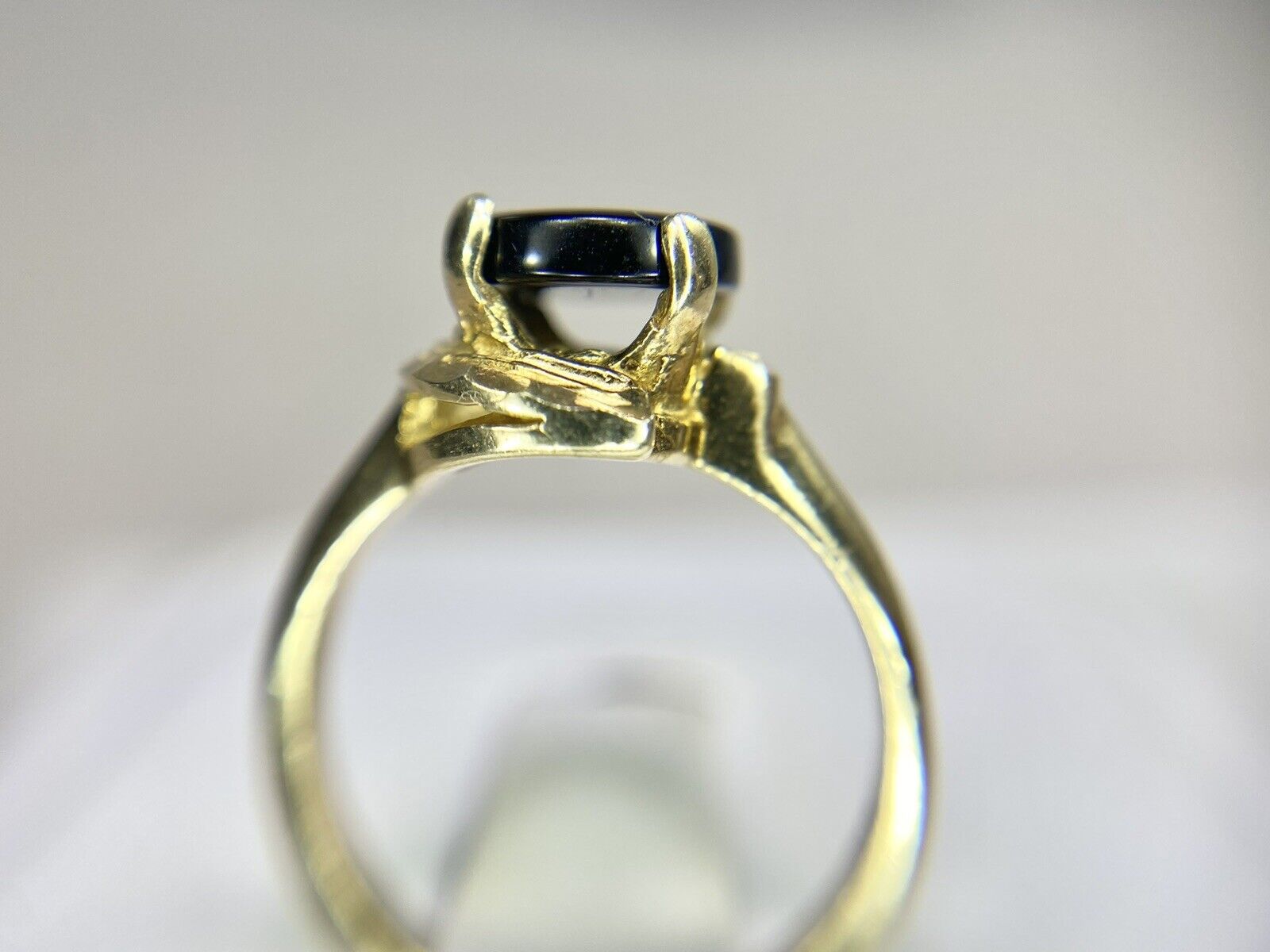 Vintage 14k Yellow Gold Round Flat Circle Black Onyx Solitaire Ring