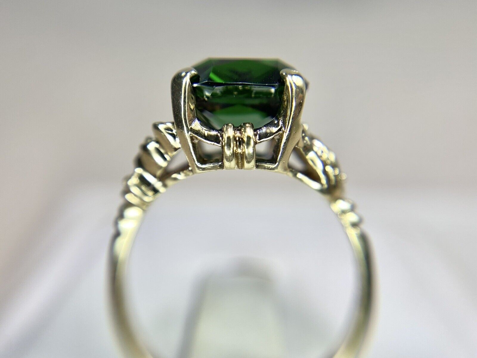 Vintage 10k Yellow Gold Handcrafted Green Tourmaline Solitaire Ring