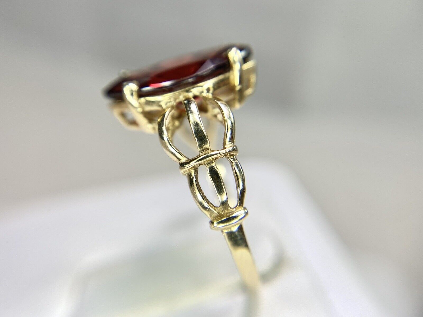 Vintage 14k Yellow Gold Marquise Rhodolite Red Garnet Solitaire Ring