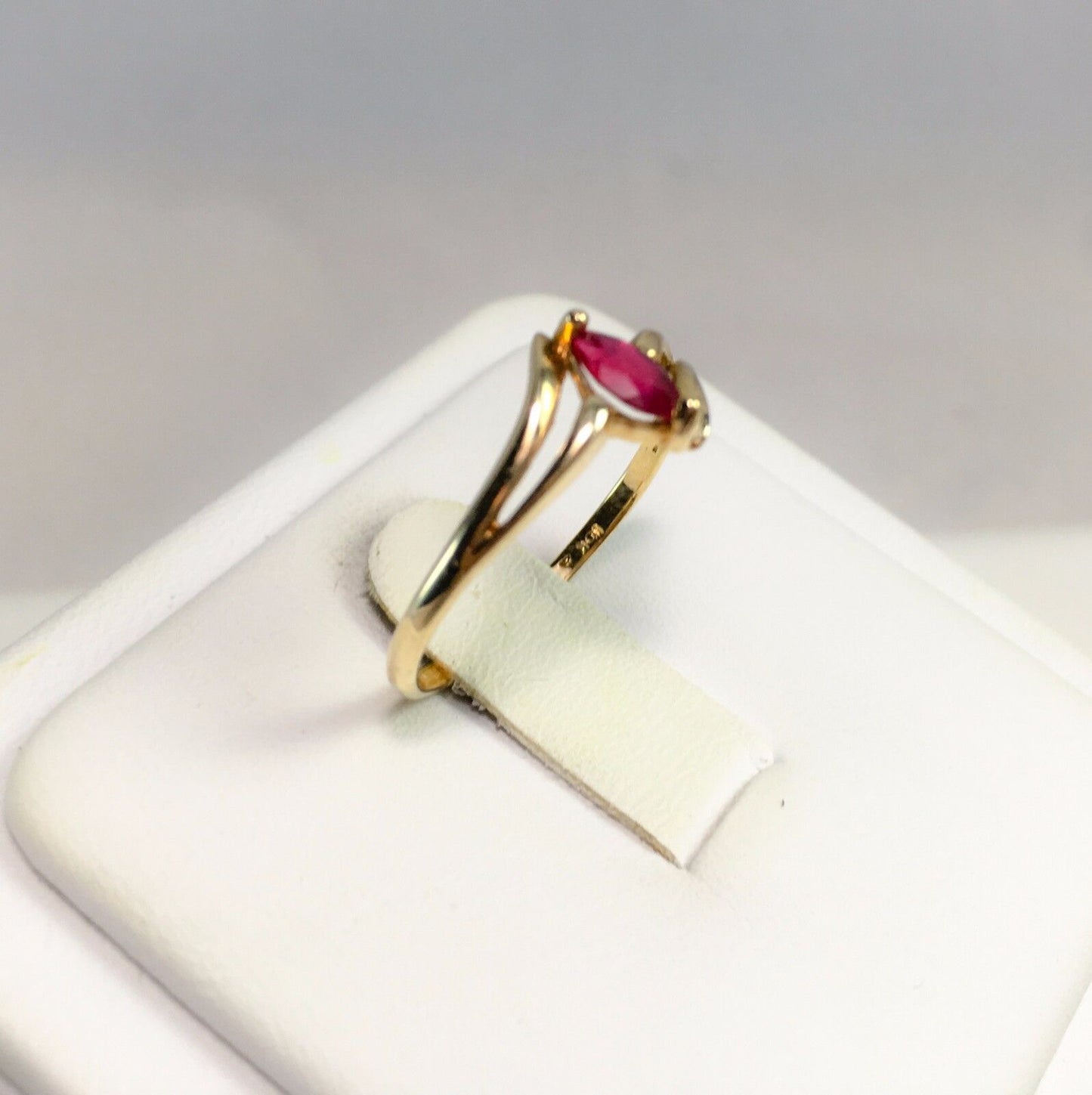 Estate 10k Yellow Gold Marquise Cut Red Pink Tourmaline Solitaire Ring