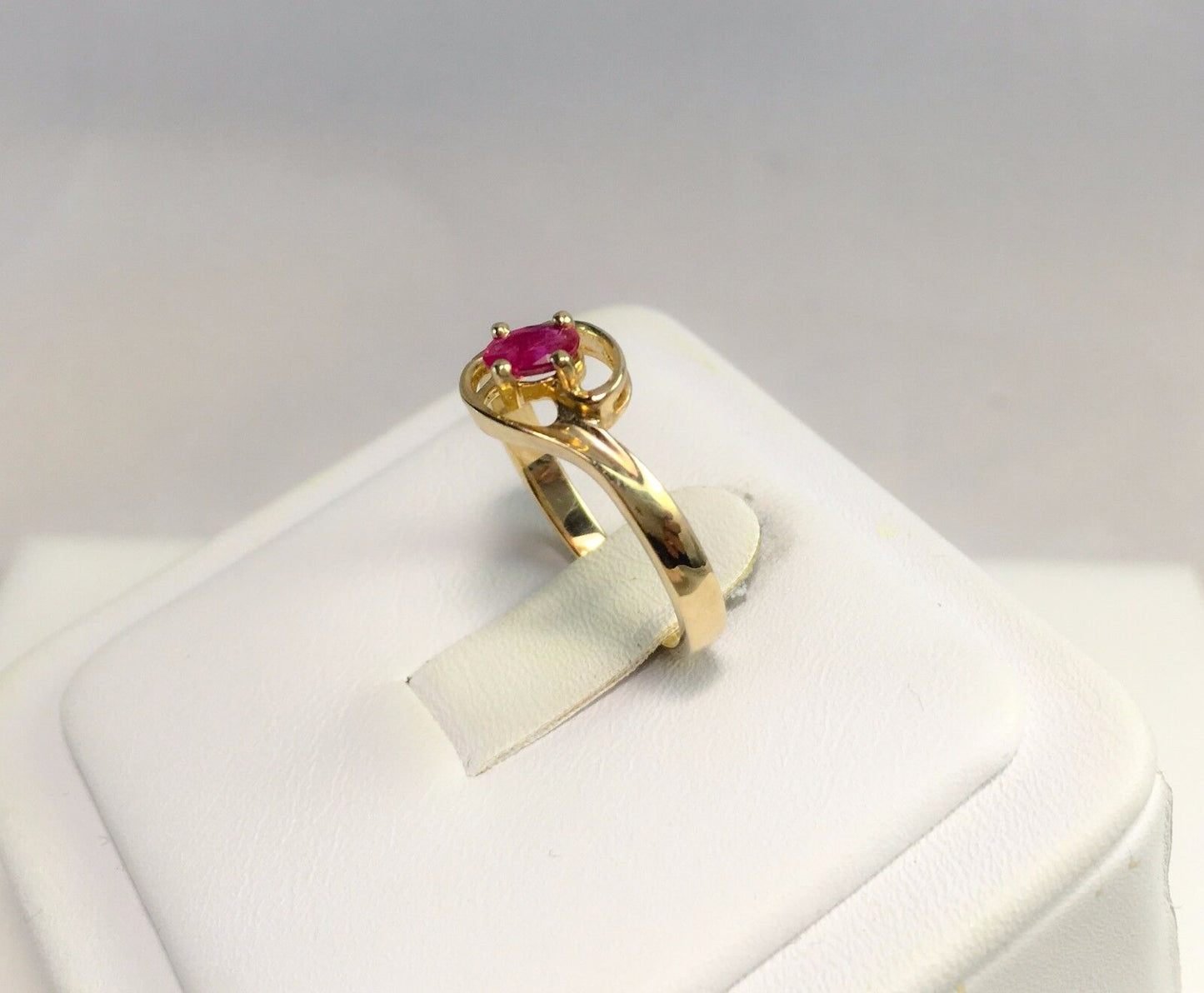 Estate 10k Yellow Gold Oval Shape Pink Tourmaline Solitaire Small Ring