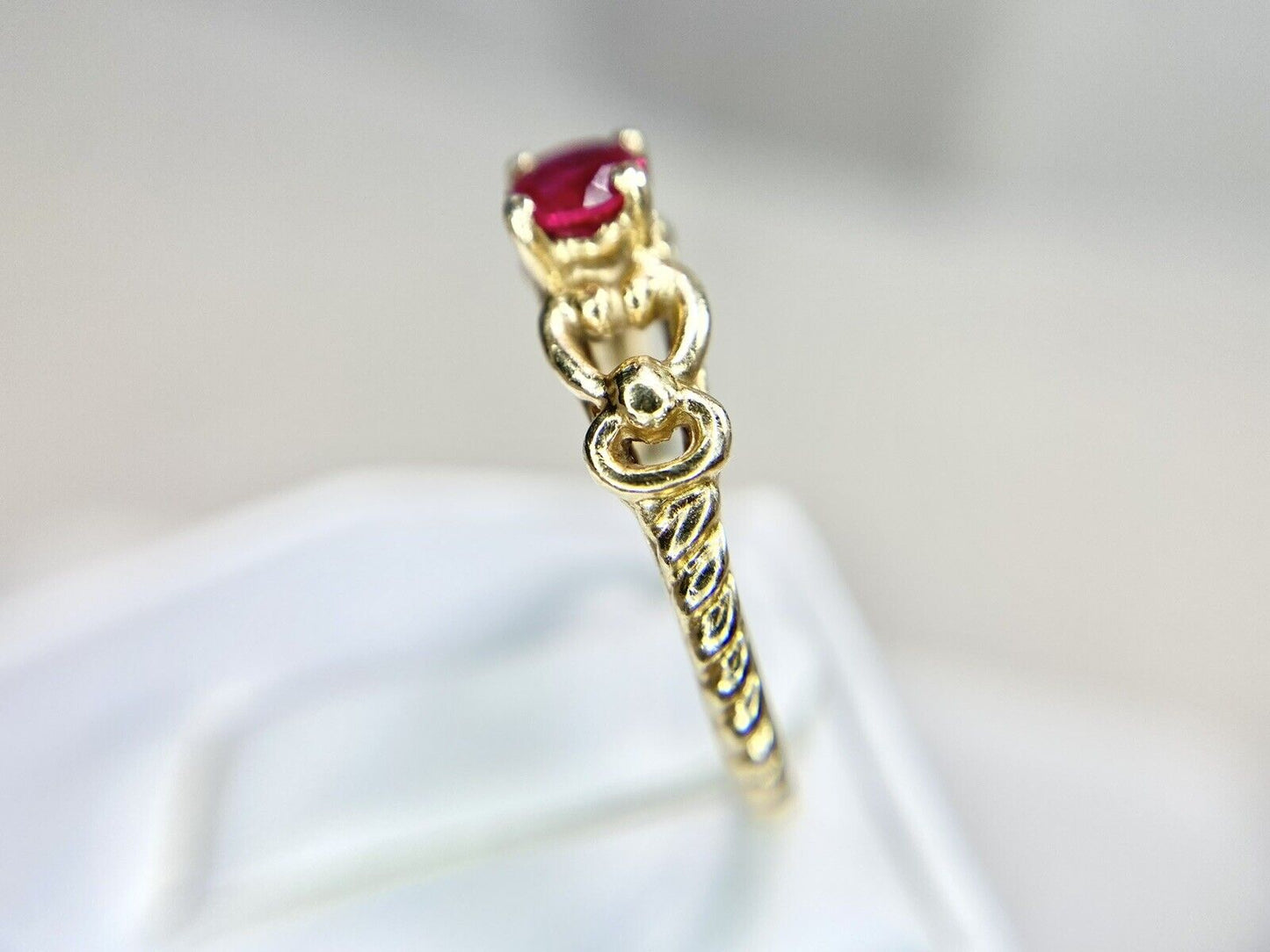 Vintage Retro 14k Yellow Gold Natural Round Red Ruby Small Solitaire Ring