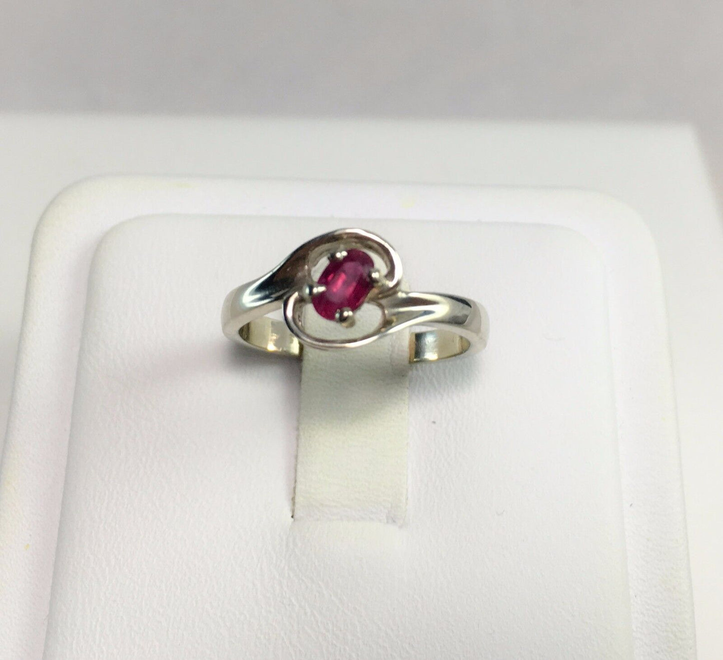 Estate 10k White Gold Oval Shape Pink Tourmaline Small Solitaire Ring 1/4 Ct