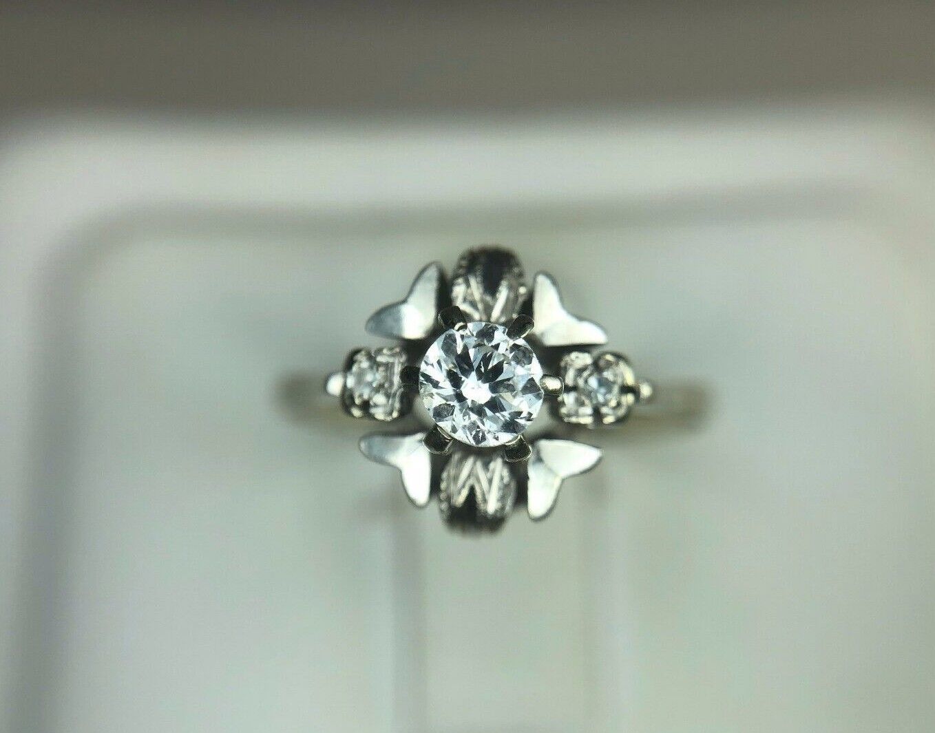 Vintage Art Deco 18k White Gold Round Diamond Engagement Ring 1/4 ct