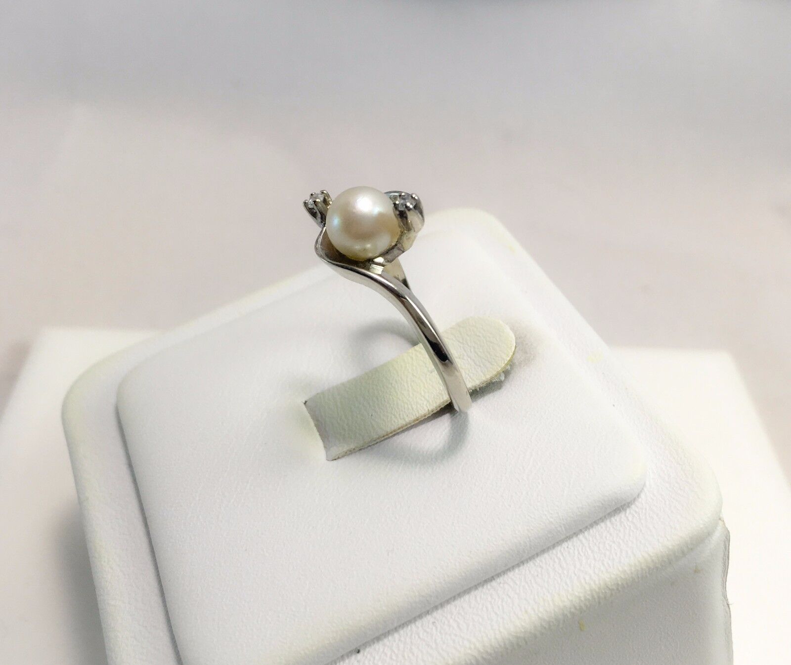 Estate Vintage Antique 10k White Gold White Cultured Pearl Round Diamond Ring