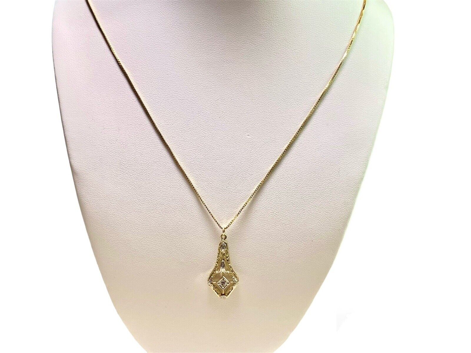 Vintage Art Deco 14k Yellow Gold Round Diamond Filigree Pendant Necklace