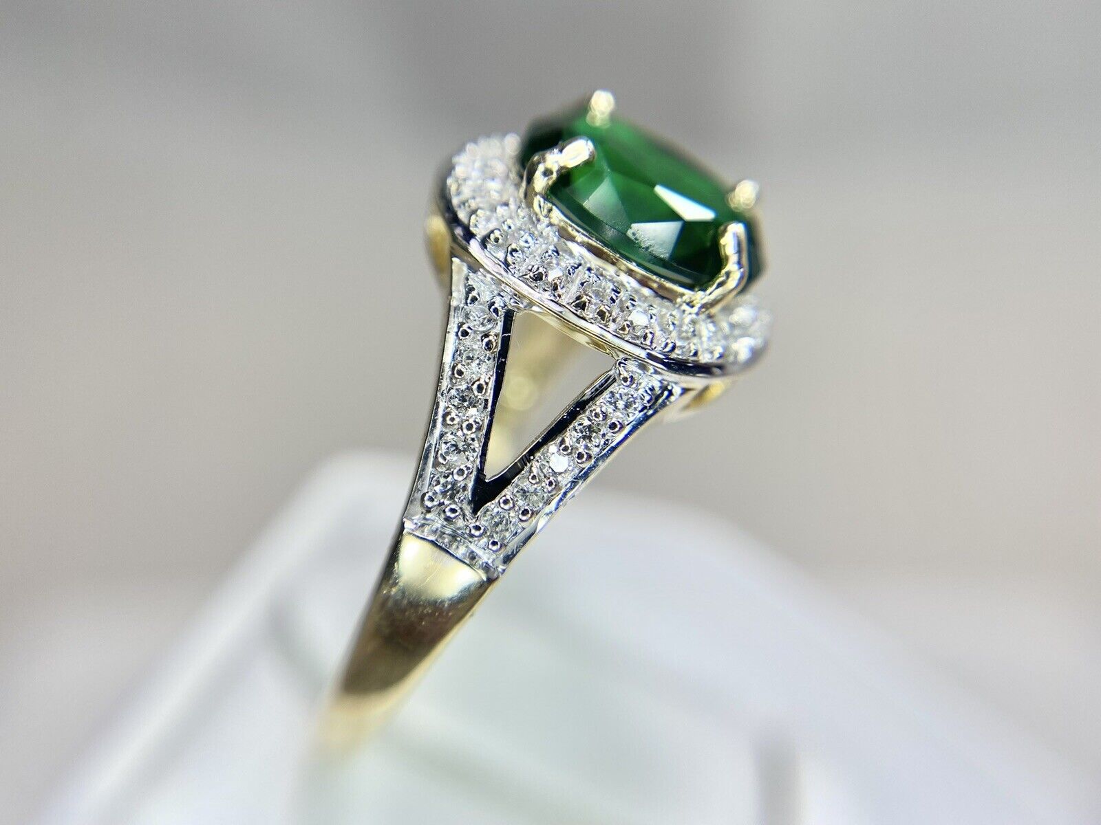 Vintage 14k Yellow Gold Oval Shape Green Garnet Round Diamond Halo Ring